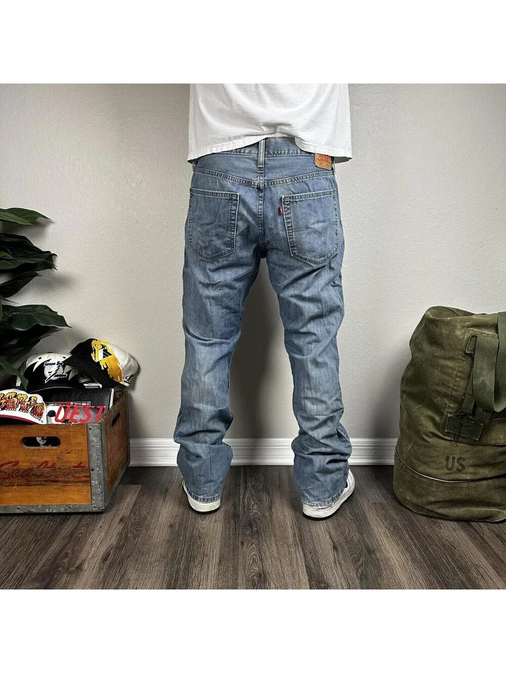 Vintage dark washed blue denim Levi’s 527 bootcut jeans  36x32